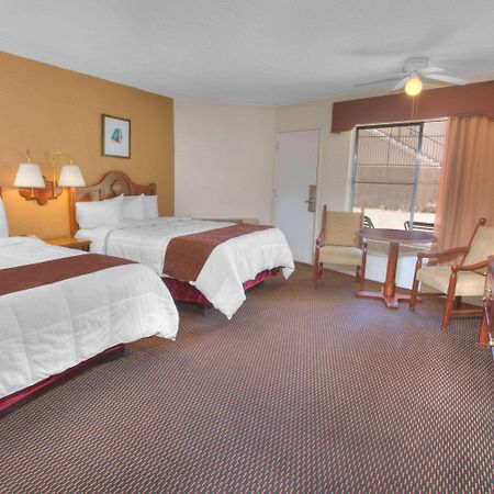 Travelodge Inn & Suites By Wyndham Yucca Valley/Joshua Tree Exterior foto