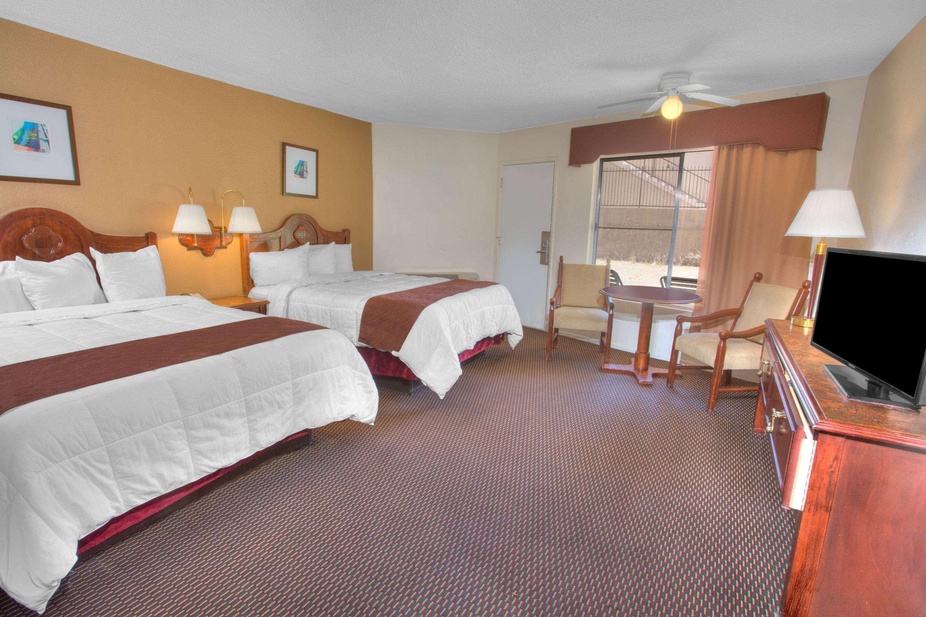 Travelodge Inn & Suites By Wyndham Yucca Valley/Joshua Tree Exterior foto