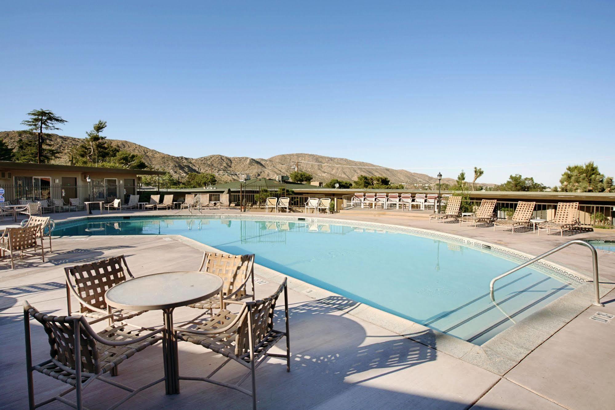 Travelodge Inn & Suites By Wyndham Yucca Valley/Joshua Tree Exterior foto
